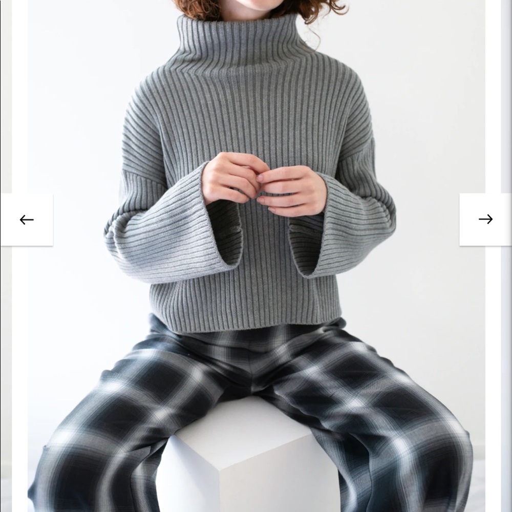 HUNTER OVERSIZED TURTLENECK Sweater